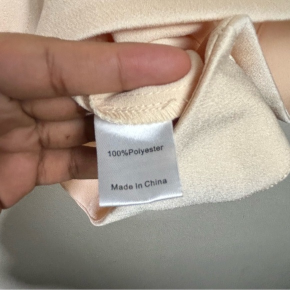 Tuckernuck Cream V-Neck Bell Sleeve Blouse Size Small - Picture 6 of 9